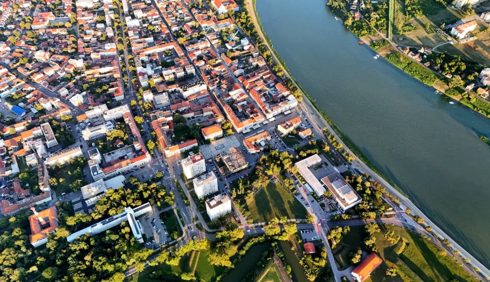SLAVONSKI BROD - CENTAR GRADA, 2025.