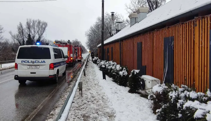U subotu u prijepodnevnim satima izbio je požar u restoranu Čingi lingi na ulazu u Bilje.