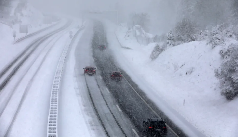 14.02.2025., Delnice - Snijeg i jak vjetar otezavaju promet kroz Gorski kotar.Photo: Goran Kovacic/PIXSELL Photo: Goran Kovacic/PIXSELL