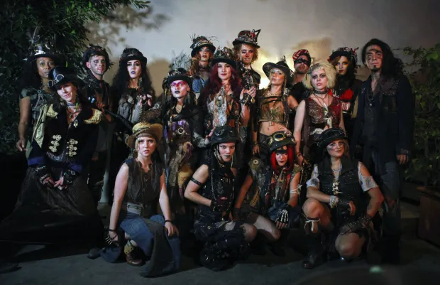 Mind Over Hatter - inovativni modni brend: Stare traperice kao &scaron;e&scaron;iri i rukavice, a metal s ulice - nakit