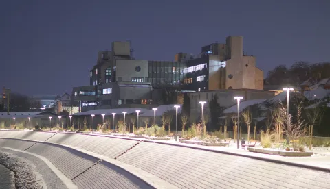 Osijek, 03. 01. 2026., KBC Osijek, zima, hladno vrijeme, snijeg, noć, mrak, slobodnjak, slobodnjaci SNIMIO BRUNO JOBST