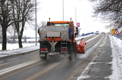 Osijek, 04. 01. 2026., UNIKOM, press, zimska služba, ralica, či&scaron;ćenje snijega, zima, hladno vrijeme, snijegSNIMIO BRUNO JOBST