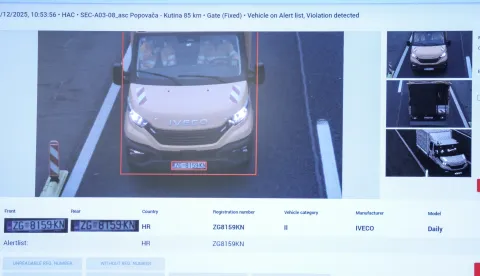 Zagreb, 19.12.2025 - Hrvatske autoceste održale su prezentaciju aktualnog statusa projekta novog sustava naplate cestarine Crolibertas. Na slici prikaz sustava prepoznavanja registracijske tablice vozila.foto HINA/ Damir&nbsp;SENČAR/&nbsp;ds
