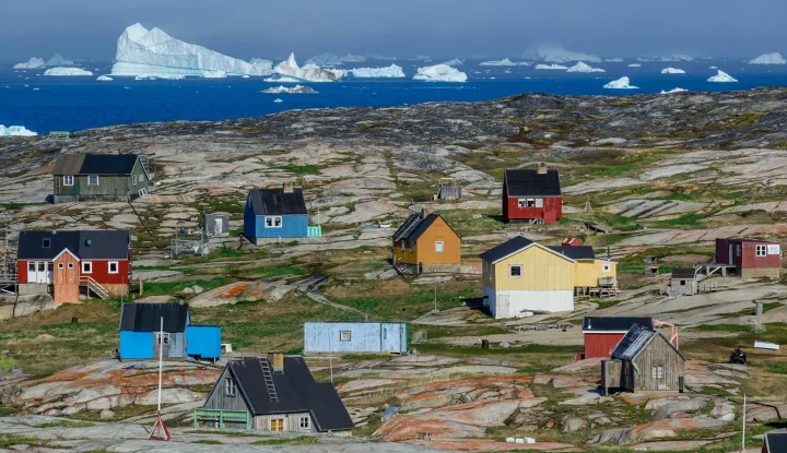 23.06.2018, Gronland, Denmark: Colorful houses about 30 kilometers north of the coastal town of Ilulissat in western Greenland. Photo: Patrick Pleul/dpa-Zentralbild/ZB | usage worldwide /DPA/PIXSELL