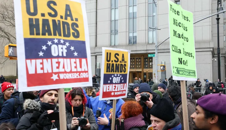Demonstrators hold up signs outside the Daniel Patrick Moynihan United States Courthouse as ousted Venezuelan president Nicolas Maduro awaits his arraignment hearing on January 5, 2026 in New York. Leftist strongman Nicolas Maduro, 63, faces narcotrafficking charges along with his wife, who was also seized and taken out of Caracas in the shock US assault on January 3, which involved commandos, bombing by jet planes, and a massive naval force off Venezuela's coast. (Photo by TIMOTHY A. CLARY/AFP)