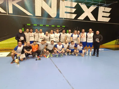 Nogomet05.01.2026.Bozicni turnirNa slici: Veteranske ekipe Strilini dzeezeri(bijeli) i Spaneri Sport caffe(sivi) - finalisti turniraSnimio: Srecko Sobodic