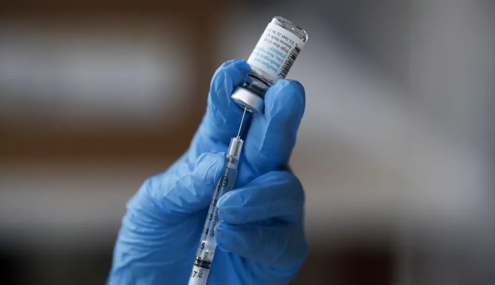 epa10104694 Healthcare worker Gizelle Mendoza prepares a syringe with a dose of the Monkeypox vaccine, at a vaccination clinic at the West Hollywood Library, in West Hollywood, California, USA, 03 August 2022. Pop-up vaccination clinics have emerged across Los Angeles County, making vaccinations availble only for specific risk groups while supplies are limited. EPA/CAROLINE BREHMAN