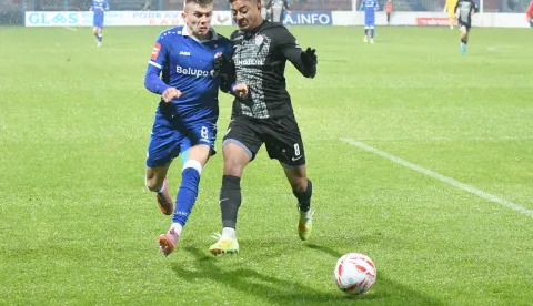 21.11.2025., Gradski stadion Ivan Kusek Apas, Koprivnica - SuperSport HNL, 14. kolo, NK Slaven Belupo - HNK Vukovar 1991. Jagusic Adriano (8) i Mejia Moscoso David Mateo (8) Photo: Damir Spehar/PIXSELL