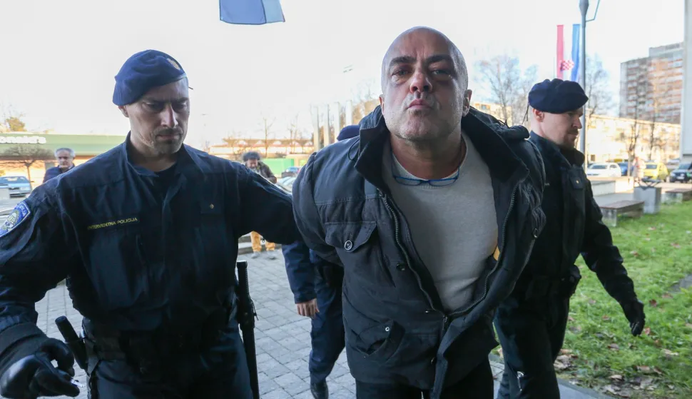 23.01.2020., Karlovac - Leon Lucic tijekom privodjenja u karlovacki zupanijski DORH, vrijedjao je i pljuvao po okupljenim novinarima. Photo: Kristina Stedul Fabac/PIXSELL