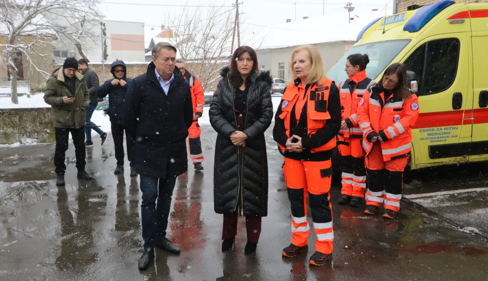 Osijek, 07. 01. 2026, Županica Nata&scaron;a Trami&scaron;ak posjetila Zavod za hitnu medicinu OBŽ, u Hutlerovoj ulici. Goran Ivanović Lac, Nata&scaron;a Trami&scaron;ak i Silvana Sabo.snimio GOJKO MITIĆ