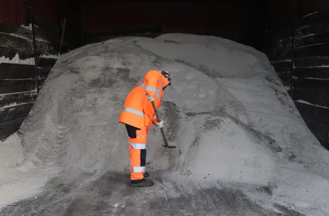 Osijek, 08. 01. 2026., CESTING, zimska služba, ralice, ralica, obilazak, Nata&scaron;a Trami&scaron;ak - županica, sol, sol za prometniceSNIMIO BRUNO JOBST