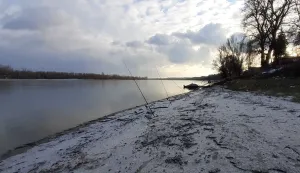 Vodostaj Dunava kod Batine iznimno nizak, za nekoliko će dana Dunavom stići sante