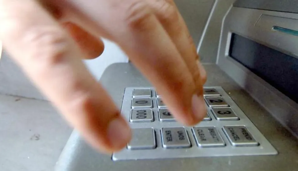 ?RIJEKA, 27.10.2005. RUKE, ZARAZA, bankomat SNIMIO PETAR FABIJAN------crna2 st