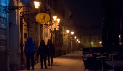 OSIJEK- 10.01.2021., Trg Svetog Trojstva, prvi ovogodi&scaron;nji snijeg zabijelio Tvrđu, slobodnjak, noćne fotografije.Foto: Andrea Ilakovac