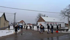 Mladež HDZ-a Osijek poziva sve da se pridruže humanitarnoj akciji či&scaron;ćenja snijega.