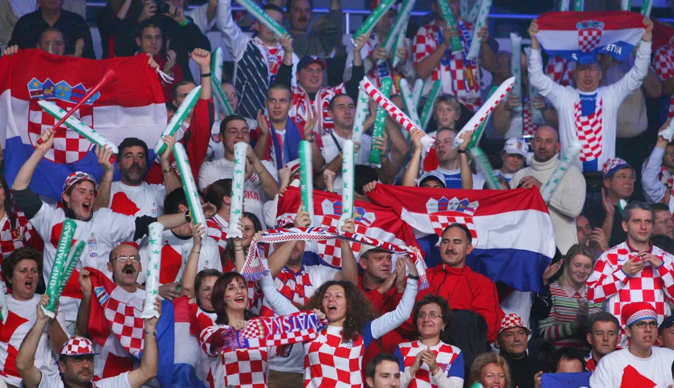 02.12.2005., Bratislava, Slovacka - Drugi mec finala Davisovog kupa, Mario Ancic - Dominik Hrbaty."nPhoto: Zeljko Lukunic/PIXSELL