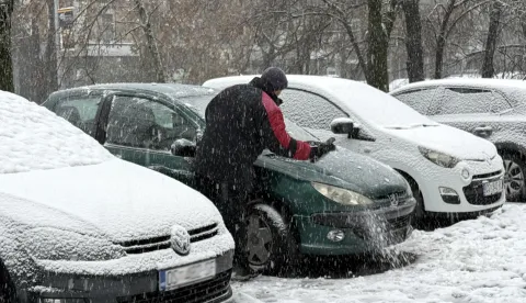 U dva dana o&scaron;tećeno stotinjak retrovizora i kvaka na automobilima