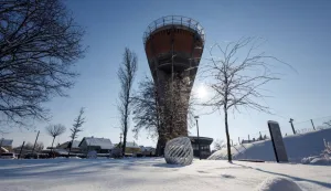 Vukovarski Vodotoranj i okolne ulice pod snijegom