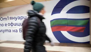 A commuter walks past an advertisement promoting Bulgaria's entry into the Eurozone in Sofia's subway on December 31, 2025, ahead of the country's adoption of the euro on January 1, 2026. (Photo by Nikolay DOYCHINOV/AFP)