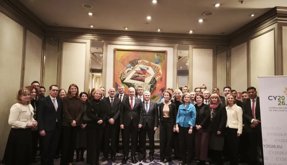 ZAGREB, 9. siječnja 2025. (Hina) &ndash; Ministar vanjskih i europskih poslova Gordan Grlić Radman u petak je veleposlaniku Cipra, države koja predsjeda Europskom unijom, predstavio hrvatske prioritete za 2026., &scaron;to uključuje dovr&scaron;etak procesa pridruživanja OECD-u i domaćinstvo nekoliko međunarodnih sastanaka na vrhu. 