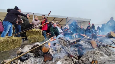 UHBDDR Duga Međa organizirao jubilarnu 15. Kobasijadu: Najbolju kobasicu proizveo Mirko &Scaron;ajkulić iz Ko&scaron;ke10. siječnja 2026.