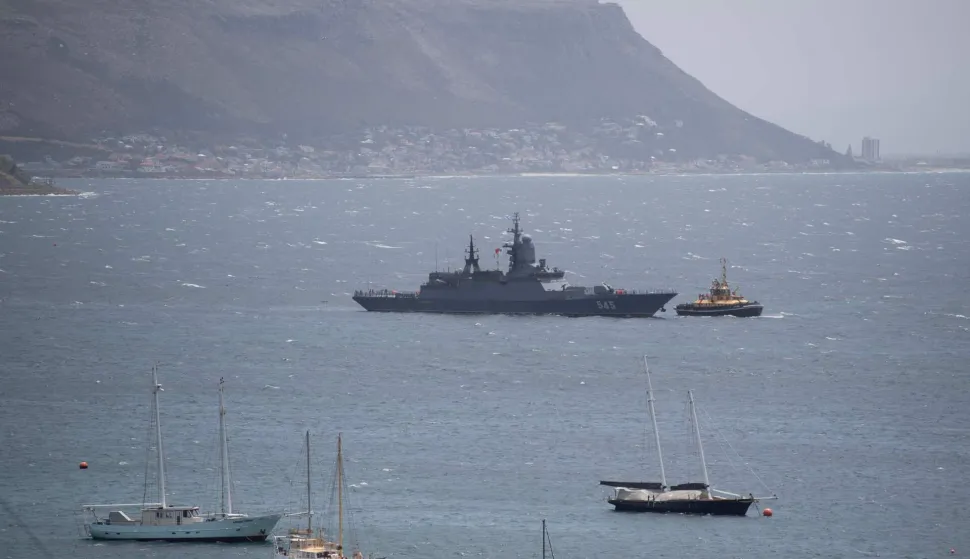 The Russian navy destroyer Stoyky ship is towed by a tug boat into Simon's Town harbour, near Cape Town, on January 9, 2026. The Chinese lead Will For Peace 2026 exercise 2026 brings together navies from BRICS Plus countries for joint maritime safety operations. (Photo by RODGER BOSCH/AFP)