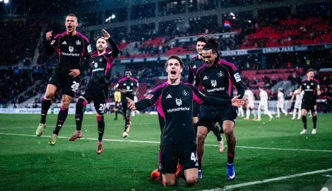 FREIBURG, 10. siječnja 2026. (Hina) - Nove golove za Freiburg i Hamburg postigli su hrvatski nogometa&scaron;i Igor Matanović i Luka Vu&scaron;ković, a Freiburg je nakon preokreta u snježnim uvjetima slavio s 2-1 u 16. kolu Bundeslige.