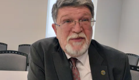 Beograd, 26.2.2025.- Moje ocjene o situaciji u Srbiji su sada izo?trenije, ali je dobro - bez obzira ?to su razlike ostale - da je uspostavljen dijalog, izjavio je u srijedu u intervjuu Hini izvjestitelj Europskog parlamenta sumiraju?i svoj trodnevni posjet Beoradu i Novom Sadu, bez previ?e optimizma da je mogu? br?i napredak u eurointegracijama. foto HINA/ Velimir ILI?/ ua