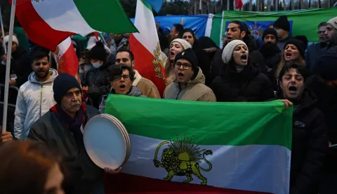Anti-Iranian regime protesters hold the Iranian flag before the 1979 revolution with the Lion and Sun emblems during a gathering outside the Iranian Embassy, central London, on January 9, 2026. Iran FM says US, Israel 'directly intervening' in protests. Iran's foreign minister accused the United States and Israel on Friday of fuelling a growing protest movement in the country, while dismissing the possibility of direct foreign military intervention after US warnings over crackdowns on demonstrators. (Photo by Henry NICHOLLS/AFP)