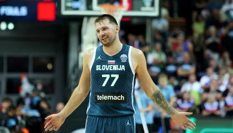 epa12337530 Luka Doncic of Slovenia reacts during the FIBA EuroBasket 2025 group D basketball match between France and Slovenia, in Katowice, Poland, 30 August 2025. EPA/Jarek Praszkiewicz POLAND OUT
