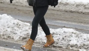 Zagreb, 07.01.2025. - Snijeg u Zagrebu: ljudi, vozila, detalji, poledica, snijeg, led. foto HINA/ Lana SLIVAR DOMINIĆ/ lsd