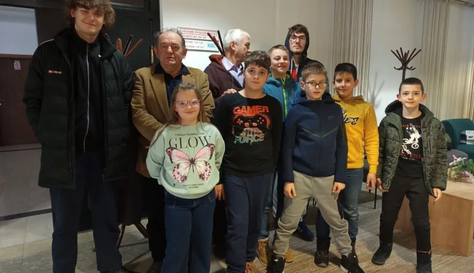 VALPOVO - Na&nbsp;27. kadetskom i 17. juniorskom prvenstvu&nbsp;OBŽ-a, koje je u Na&scaron;icama održano&nbsp;od 9. do 11. siječnja, sudjelovalo je 9 &scaron;ahistica i &scaron;ahista &Scaron;K-a Hrvatska čitaonica:&nbsp;Matej Filić, Filip Katalenić, Mihael Bočkinac, Fran Koprivanac, Benjamin Martinović, Gabrijela Bočkinac, David Noa Sudar, David Cvetković i Petar Skelac. Matej Filić osvojio je titulu juniorskog prvaka OBŽ-a,siječanj 2026.