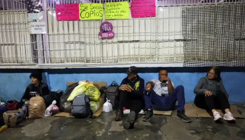 Relatives of political prisoners wait outside El Rodeo I prison in Guatire, Miranda State, some 30 kilometers east of Caracas on January 11, 2026. Venezuelans waited on January 11 for more political prisoners to be freed as ousted president Nicolas Maduro defiantly claimed from his US jail cell that he was "doing well" after being seized by US forces a week ago. (Photo by Pedro MATTEY/AFP)