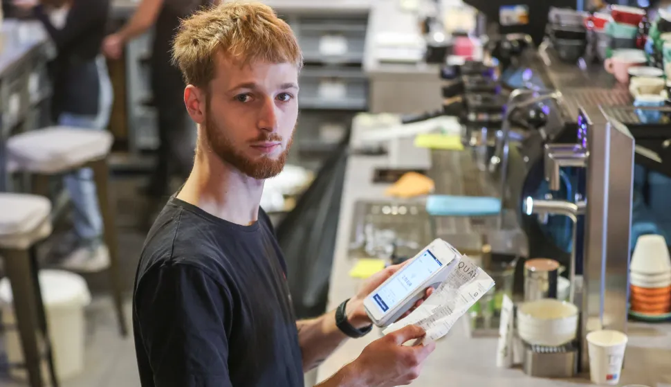 13.02.2024., Zagreb. Reportaza o karticnom placanju napojnica u caffe baru Quahwe. Photo: Sanjin Strukic/PIXSELL