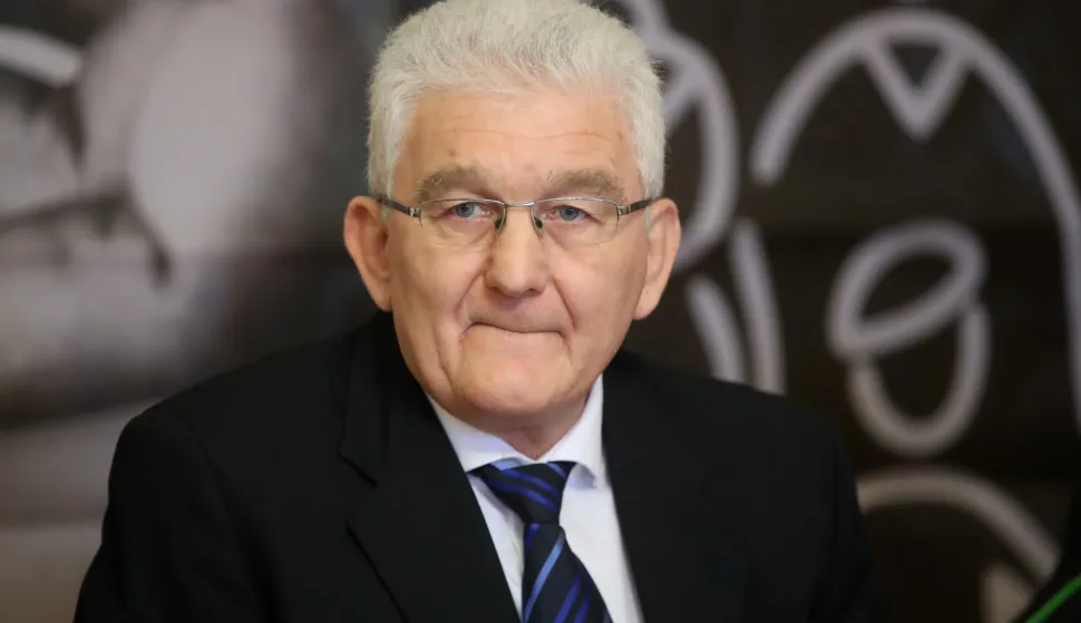 Zagreb, 22.01.2025. - Neparlamentarna stranka Blok umirovljenici zajedno (BUZ) održala je konferenciju za medije o najavi novog prosvjeda i poziva građanima za zajedničku akciju s ciljem motiviranja trgovačkih lanaca za žurno spu&scaron;tanje visokih cijena proizvoda. Na fotografiji Milivoj &Scaron;pika. foto HINA /Zvonimir KUHTIĆ/ kuzo