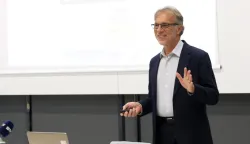 Osijek, 30. 10. 2024, Građevinski fakultet Osijek. Predavanje Velimira Sriće. Velimir Srića.snimio GOJKO MITIĆ