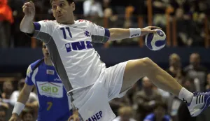 Zagreb, 2.3.2008 - U susretu 4. kola Skupine 3 drugog kruga rukometne Lige prvaka Zagreb Croatia osiguranje je u Ledenoj dvorani Doma sportova pred 7.000 gledatelja pobijedio njemački Hamburg 27:26 (12:12). Na slici Mirza Džomba tijekom utakmice.foto FaH/ Dario GRZELJ