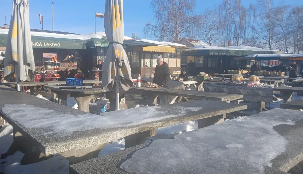 ĐakovoGradska tržnica - 'mr&scaron;ava srijeda' pod snijegomSiječanj 2026.