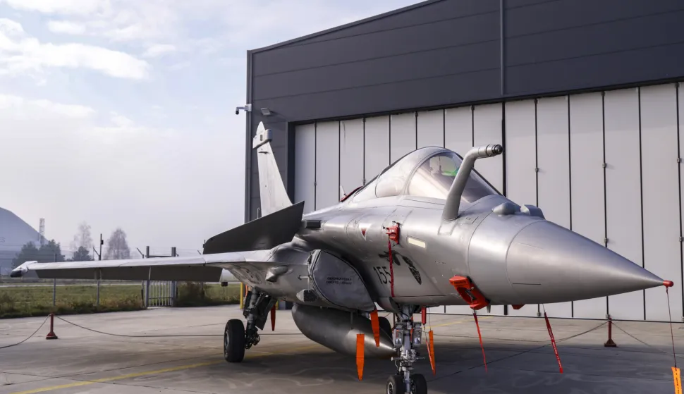 Zagreb, 11.12.2025. - Predsjednik Republike i vrhovni zapovjednik Oružanih snaga RH Zoran Milanović sudjelovao je na obilježavanju 34. obljetnice Hrvatskog ratnog zrakoplovstva. Tim povodom uručo je promaknuća i pohvale pripadnicima Hrvatskog ratnog zrakoplovstva.Na fotografiji ilustracija: Rafale.foto HINA/ Edvard &Scaron;U&Scaron;AK