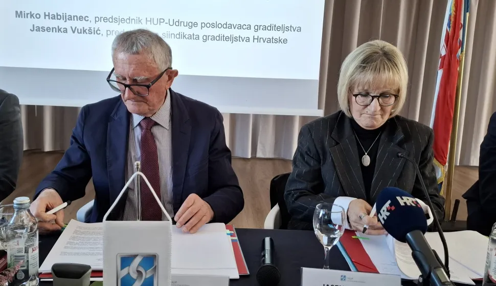 Križevci, 14.01.2026. - Potpisivanje izmjena i dopuna Kolektivnog ugovora za graditeljstvo, između HUP-Udruge poslodavaca graditeljstva i Sindikata graditeljstva Hrvatske. Na fotografiji Mirko Habijanec, Jasenka Vuk&scaron;ić. foto HINA/ Ozren &Scaron;PIRANEC/ tm
