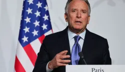 US Special Envoy Steve Witkoff delivers a press conference upon the signing of the declaration on deploying post-ceasefire force in Ukraine during the Coalition of the Willing summit on security guarantees for Ukraine, at the Elysee Palace in Paris on January 6, 2026. The summit of the group of Ukraine supporters dubbed the "Coalition of the Willing" is the latest of several meetings planned for the new year as diplomatic efforts to end Europe's deadliest conflict since World War II have gained pace in recent weeks. (Photo by Ludovic MARIN/POOL/AFP)