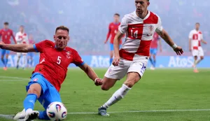 Prag, 09.10.2025 - Utakmica kvalifikacija za Svjetsko nogometno prvenstvo Če&scaron;ka - Hrvatska na Fortune stadionu u Pragu. Na slici Vladimir Coufal, Ivan Peri&scaron;ić.foto HINA/ Damir SENČAR/ ds