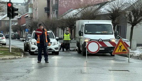 Osijek, 15. 01. 2026., Križanje Reisnerova - Dubrovačka ulica, radovi; sanacija; &scaron;aht; kanalizacija, zatvoren dio Reisnerove ulice, SNIMIO BRUNO JOBST