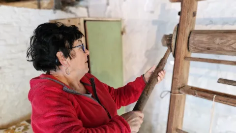 Belomanastirski uspravni tkalački stan uvr&scaron;ten na listu kulturnih dobara