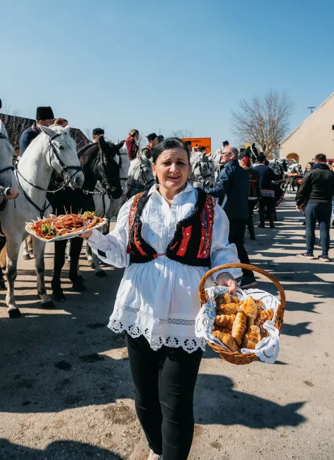 Pokladno jahanje u Babinoj Gredifoto. Općina Babina Greda