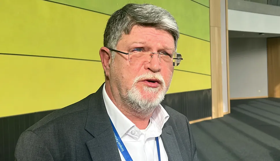 Bruxelles, 20.02.2025. - Rasprava u vanjskopolitičkom odboru Europskog parlamenta o izvje&scaron;ću izvijestitelja za Srbiju Tonina Picule. Na fotografiji Tonino Picula daje izjavu za medije. foto HINA/ Slavko Vukadin/ sv