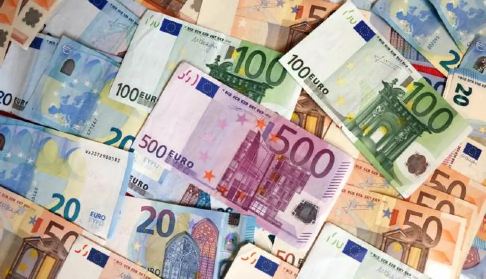 12.02.2016., Sibenik - Euro, jedinstvena europska valuta koja je u uporabi 1. sijecnja 1999. Photo: Dusko Jaramaz/PIXSELL------četiri stupca novosti