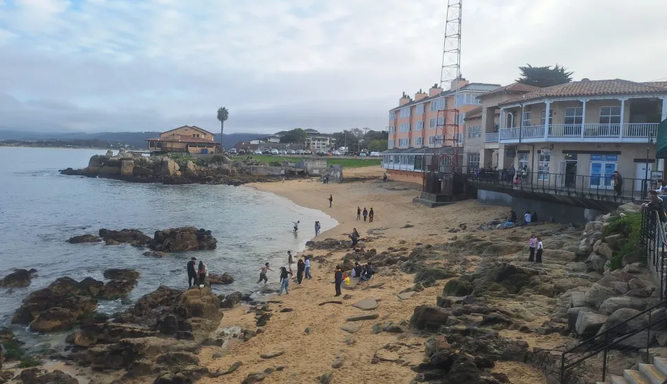 U pjesmi Chrisa Ree svijetle crvena božićna svjetla, a nama ona sa zatvorske stražarnice