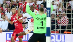 Zagreb, 30.01.2025. - Polufinalni susret Svjetskog prvenstva rukometa&scaron;a: Hrvatska - Francuska. Na fotografiji Mateo Mara&scaron;, Dylan Nahi, Dominik Kuzmanović. foto HINA/ Daniel KASAP/ dk