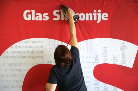 Osijek, 16. 09. 2025., Hotel Osijek, peglanje, peglanje logotipa, logotip, Glas Slavonije, slobodnjak, slobodnjaci SNIMIO BRUNO JOBST